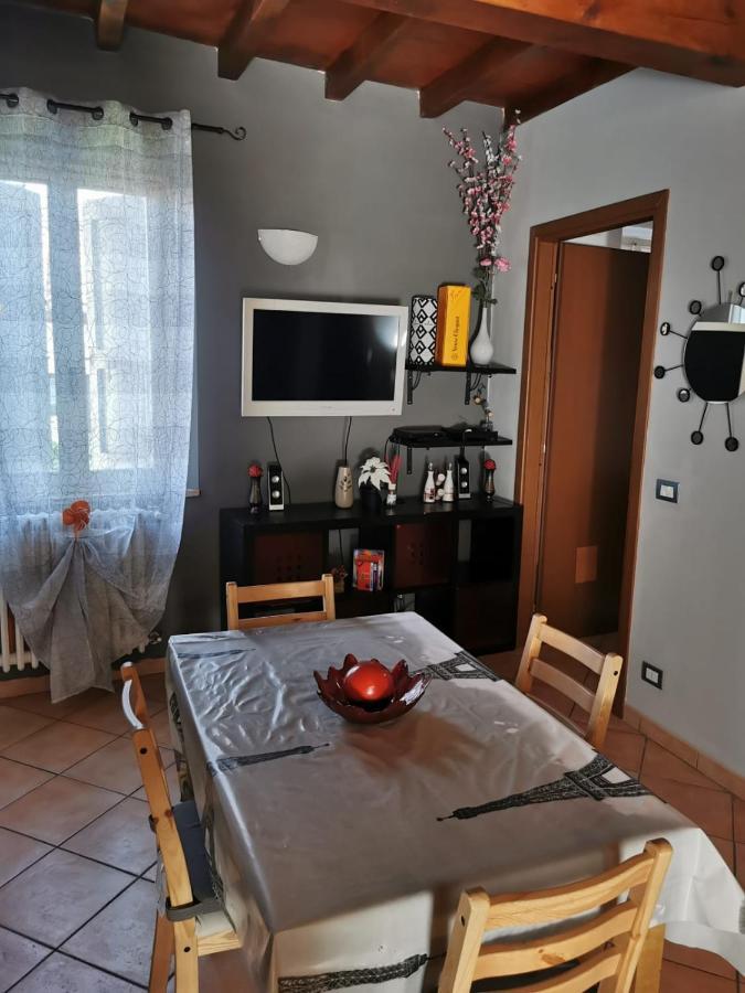 Apartment In The City Center With Self Check-In ปาร์มา ภายนอก รูปภาพ